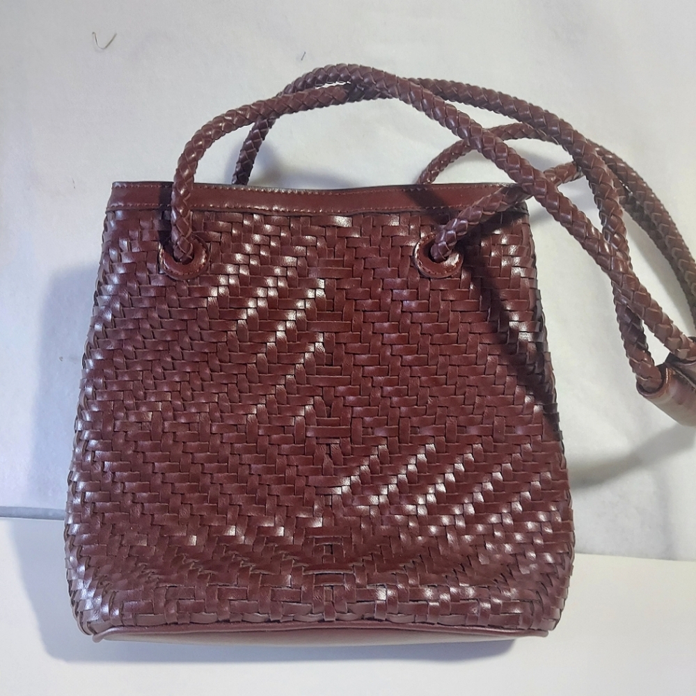 Womens handbag basket weave shoulder straps